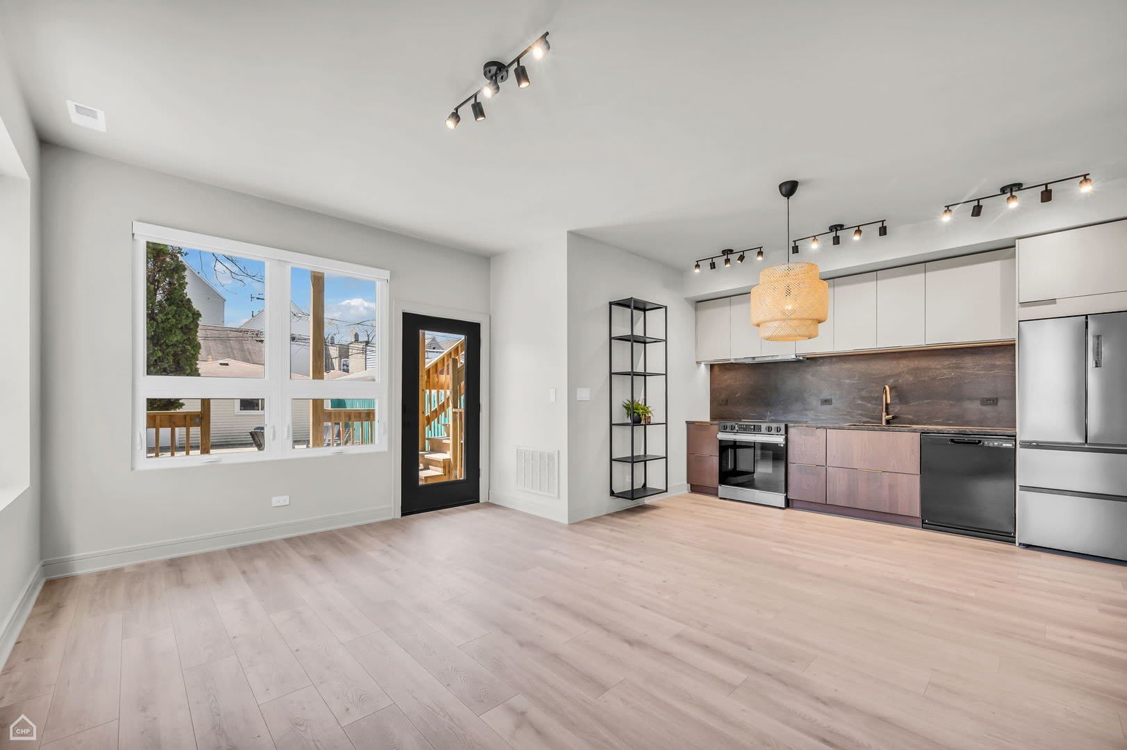 3701 W Dickens Avenue – photo 2