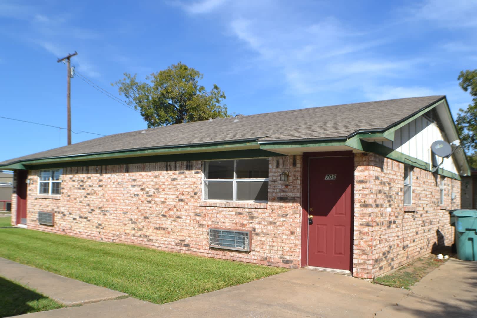 Half Duplex 2 Bedrooms 2 Baths For Lease In Sherman – photo 1