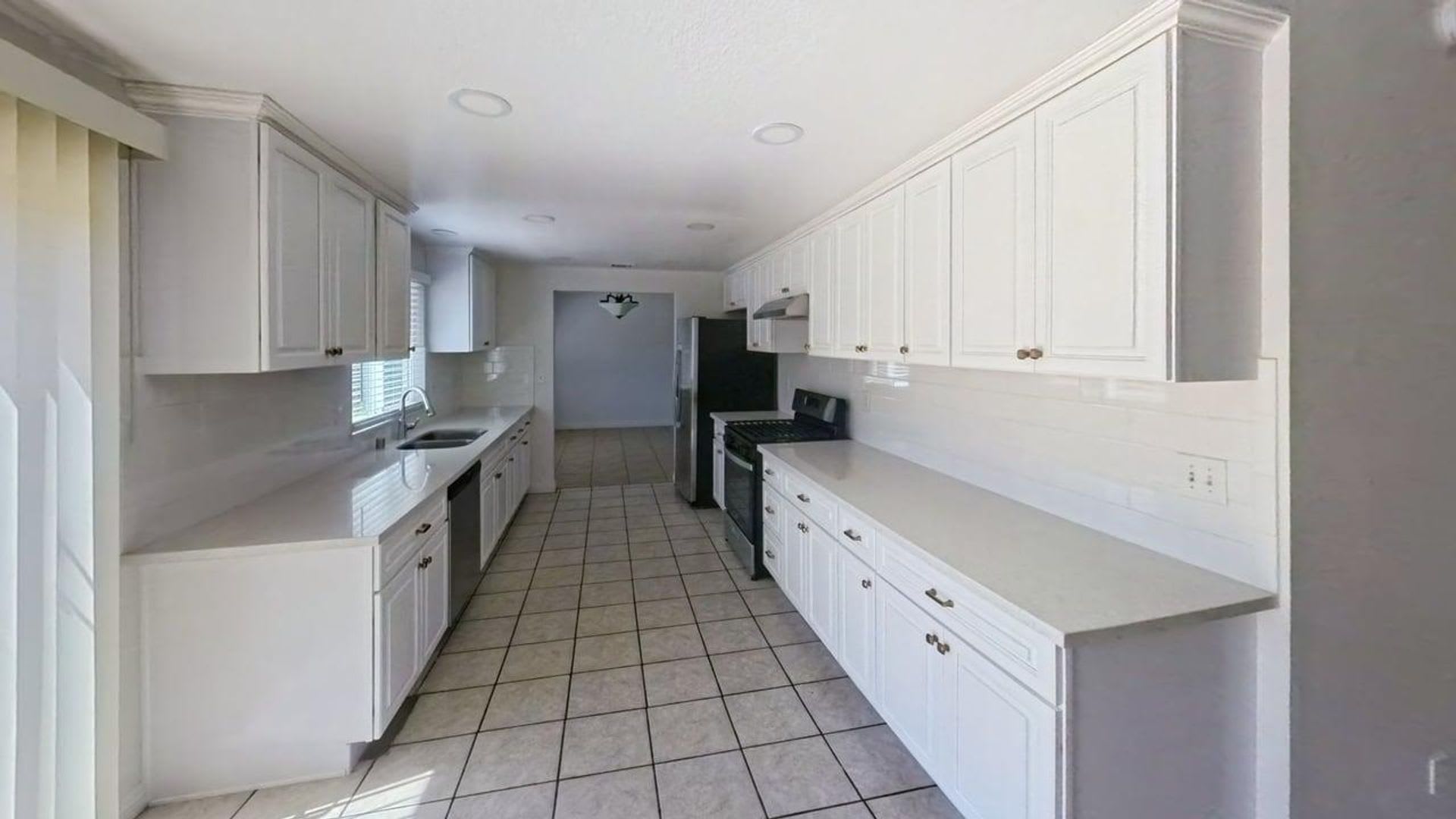 13677 Golden Eagle Ct Moreno Valley Ca 92553 Beautiful Home On A Quiet Cul De Sac With Spacious Living Modern Comfort – photo 4