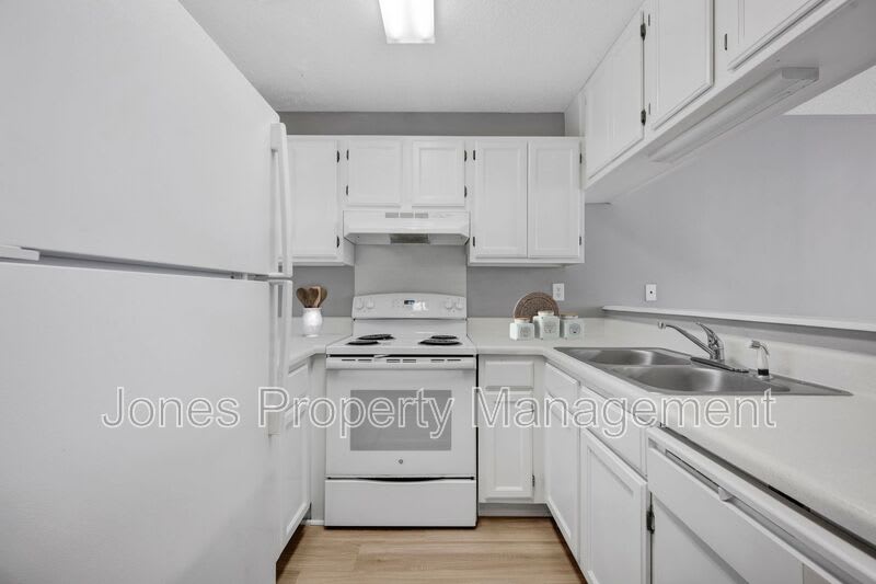 305 O Country Club Drive NE – photo 4