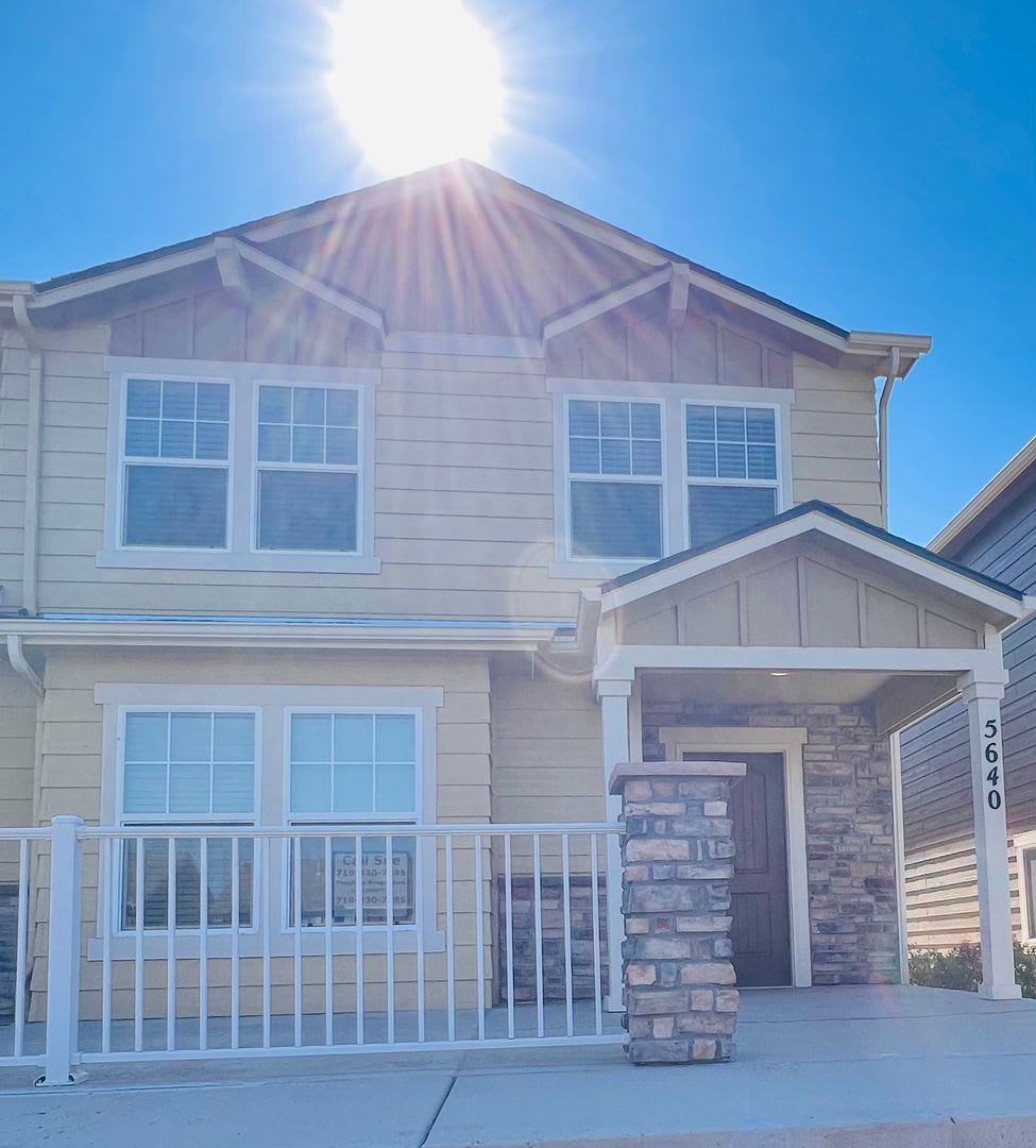 Beautiful End-Unit Townhome with Mountain Views – photo 2