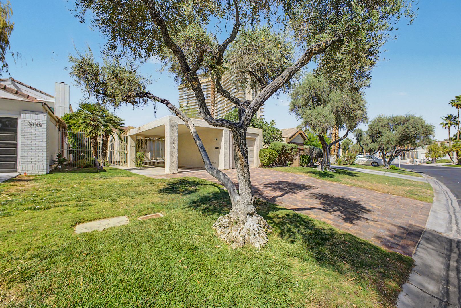 Las Vegas Country Club on the Golf Course! – photo 4