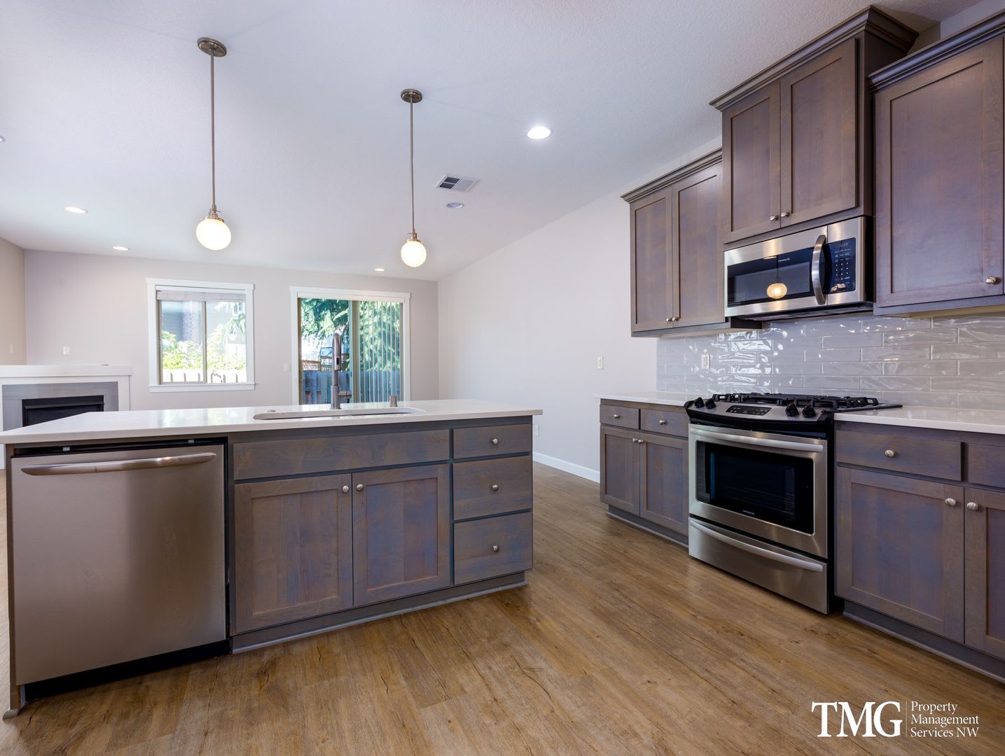 Pre- Leasing Large 3 Bedroom Home- With Garage – photo 1