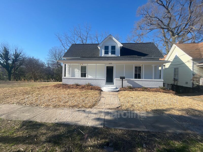 608 S Yadkin Ave – photo 1