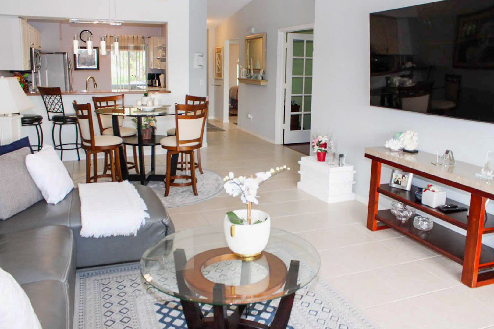 ***BERKSHIRE LAKES***NEW REMODELED MASTER BATH***STUNNING LAKE/BRIDGE VIEW***END UNIT*** – photo 2