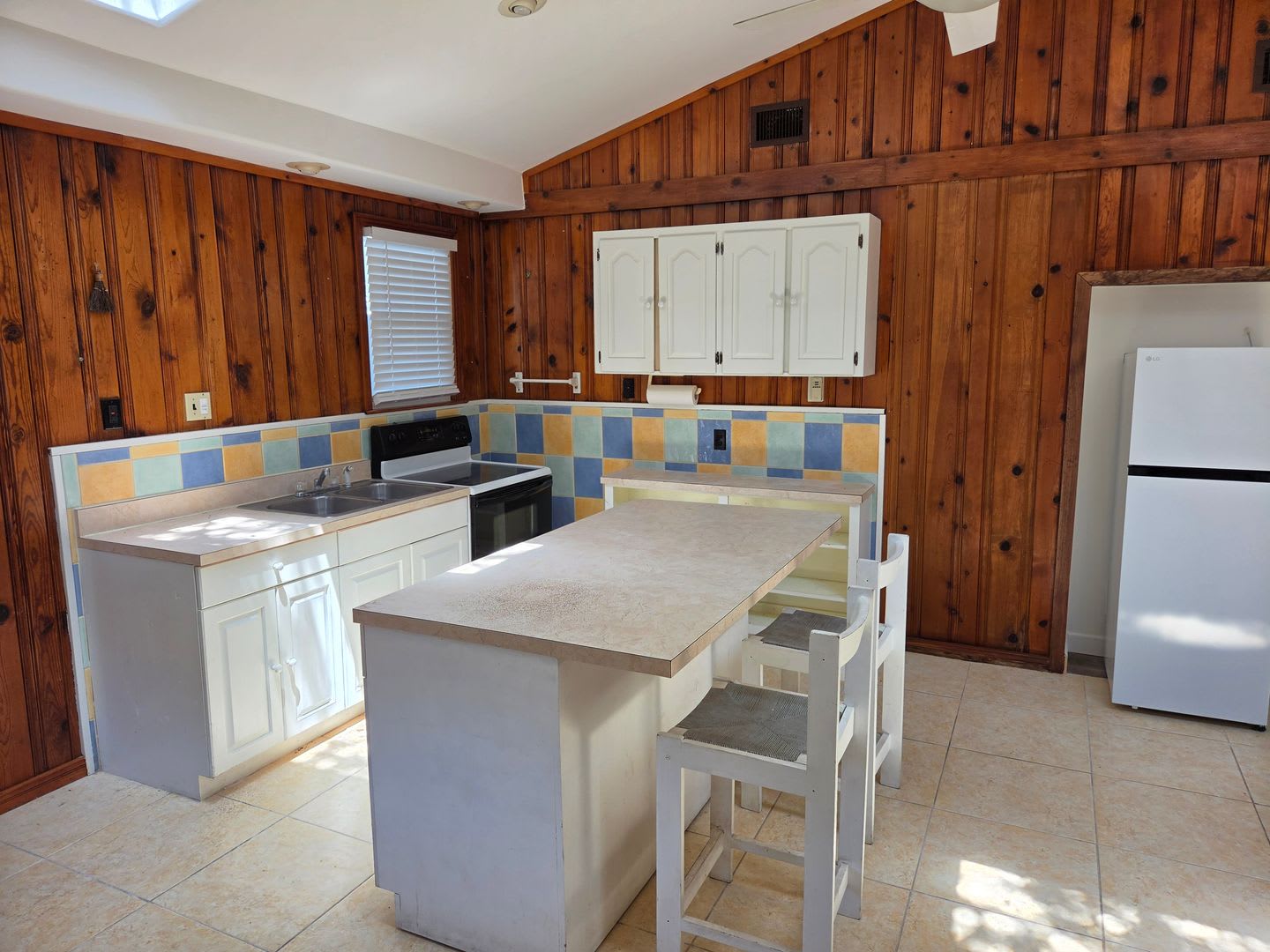 Move-In Ready! Newly Renovated Gulfport Home – photo 3