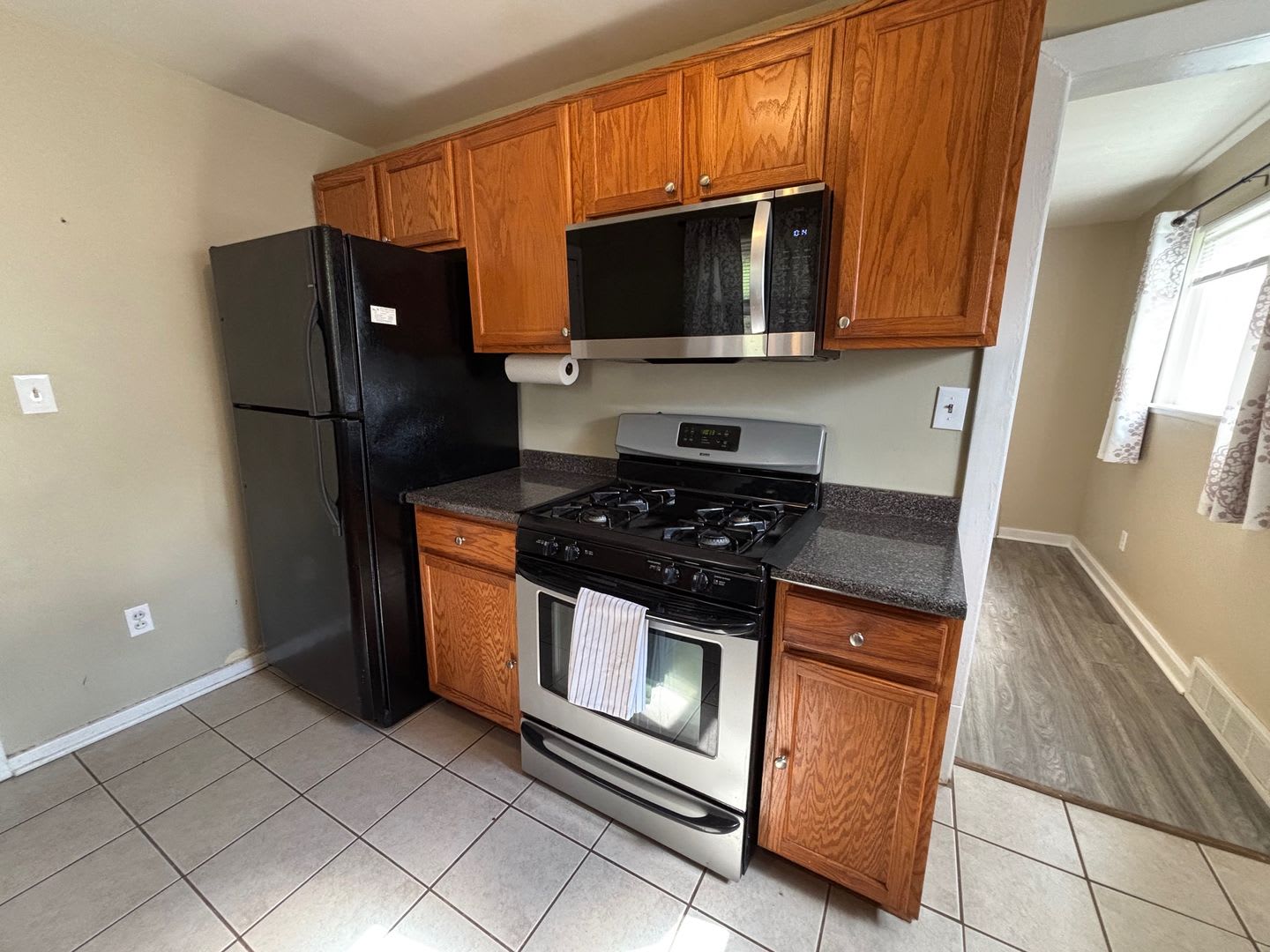 Rent Special 3 Bedroom Home In South Park – photo 3
