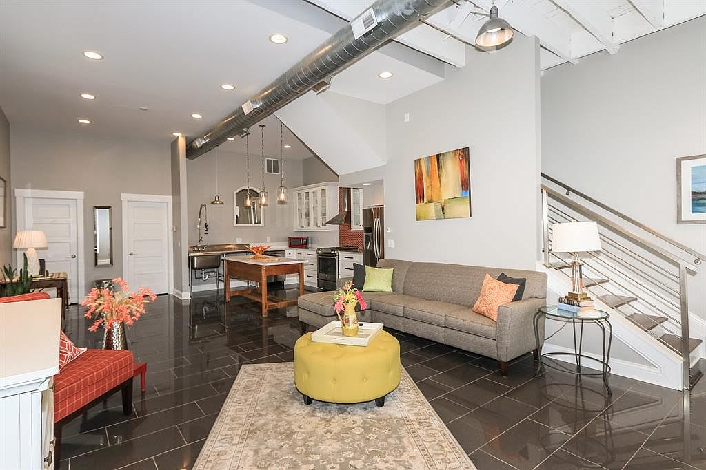 2354 Riverside Drive – photo 5