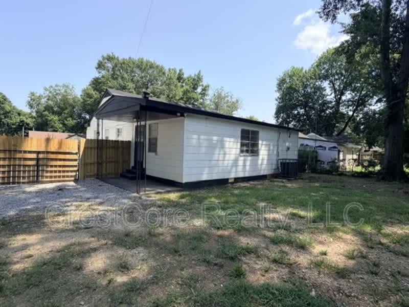 1723 Russwood Rd – photo 4