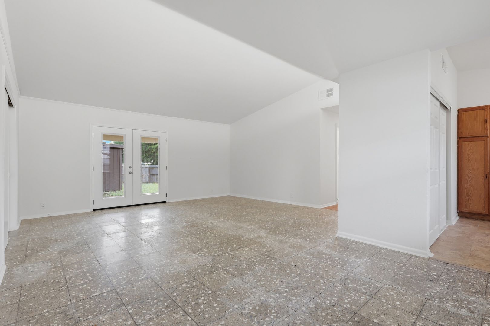 Prime North Central Location! – photo 4