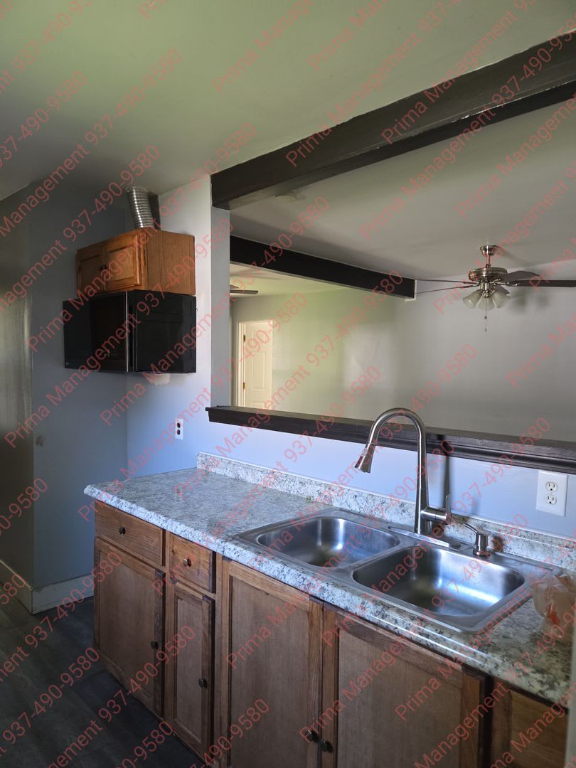 Great 3 bed 2 bath with AC close to everything! – photo 5