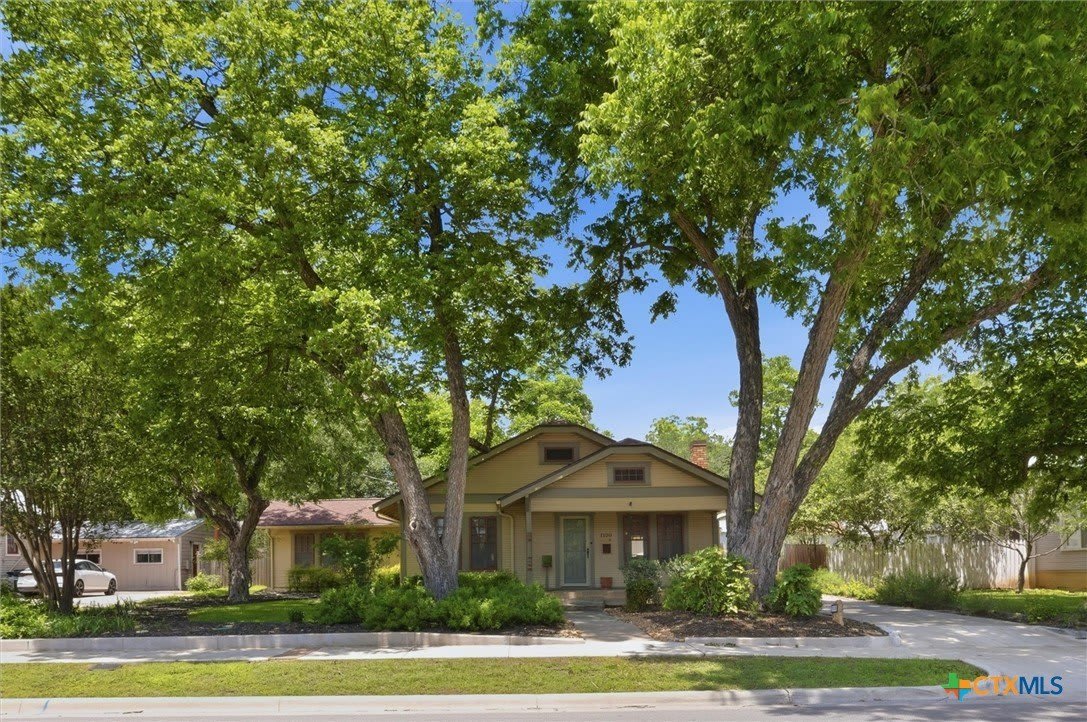 1120 W Hopkins Street – photo 1