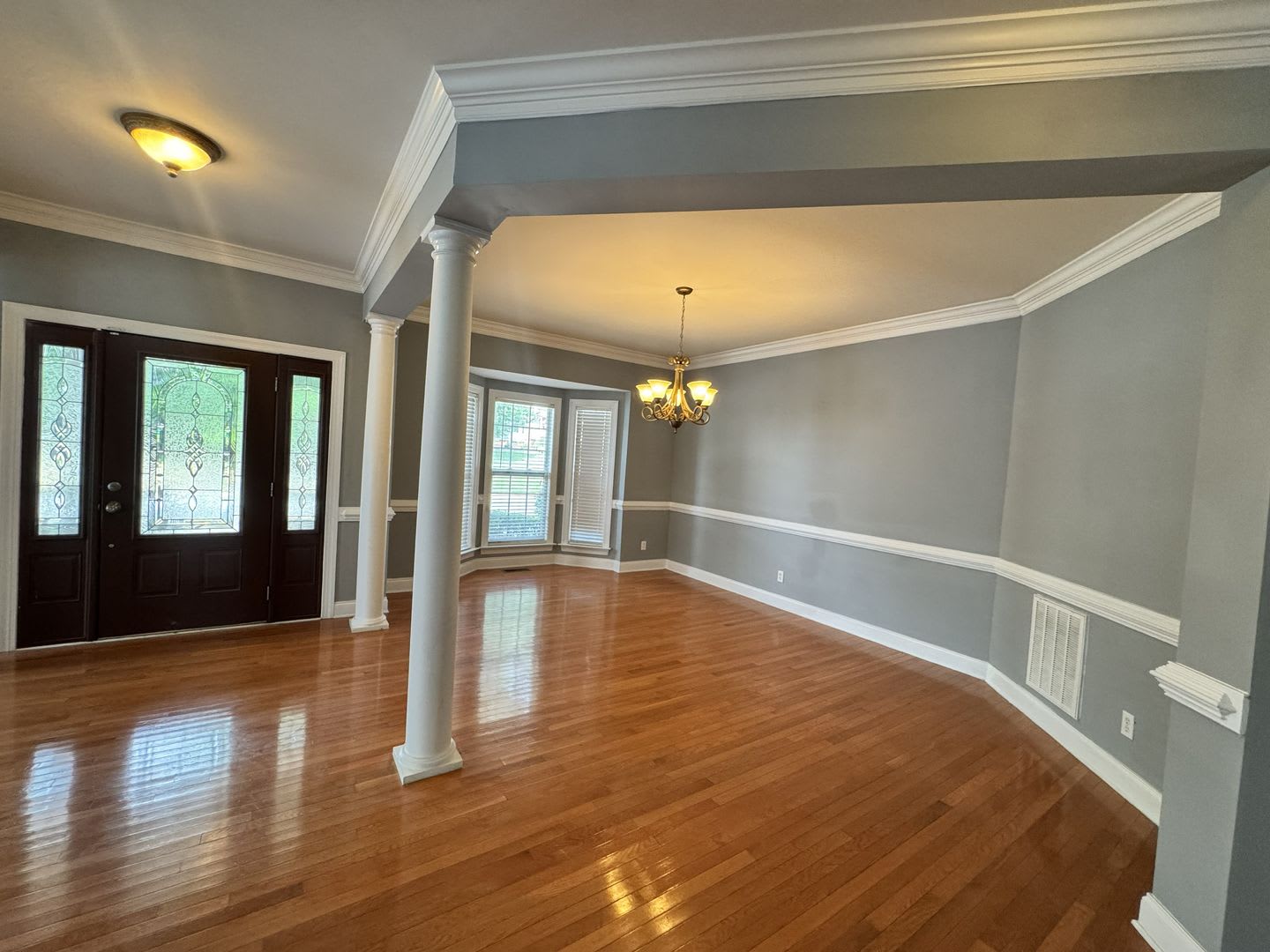 Fabulous home! 5 Bedrooms, 4 Bathrooms!! ***HALF OFF FIRST FULL MONTH RENT*** – photo 3