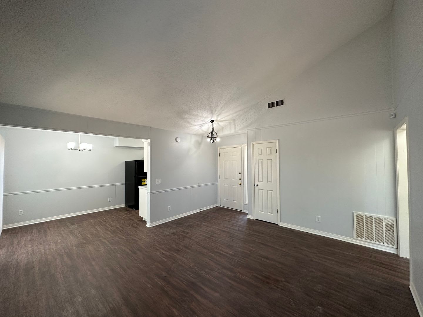 2/2 Duplex near LBJ High – photo 4