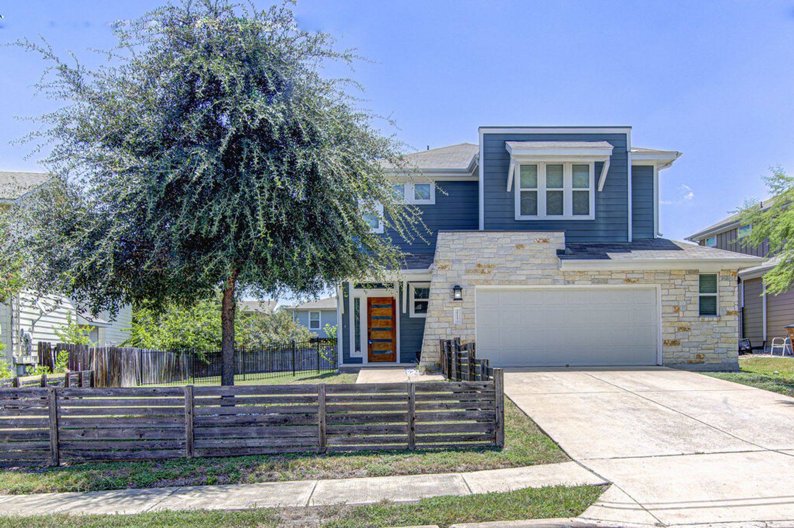 Elegant 4BR Home with Bonus Room & Designer Finishes – photo 1