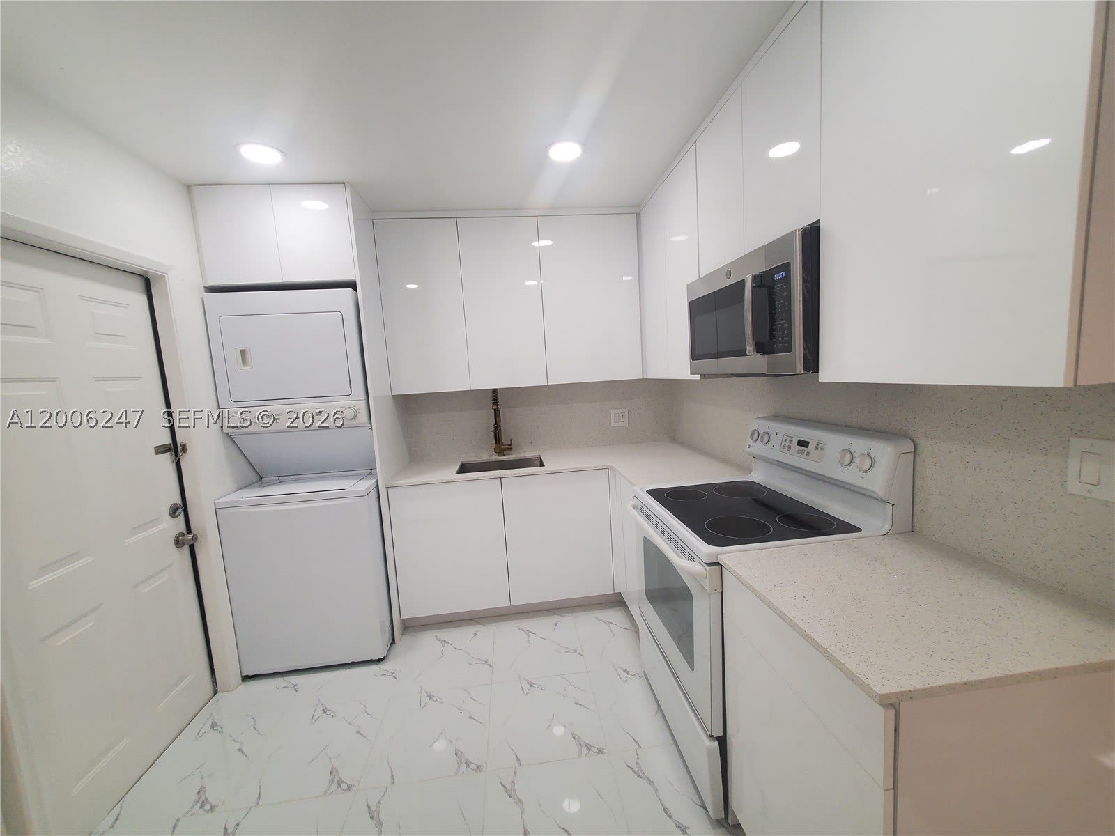 9203 NW 38th Dr – photo 3