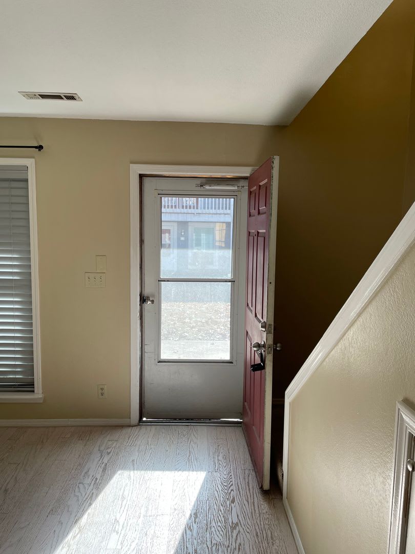 Darling 1 Bed 1 5 Bath Townhouse With Small Fenced Yard – photo 5