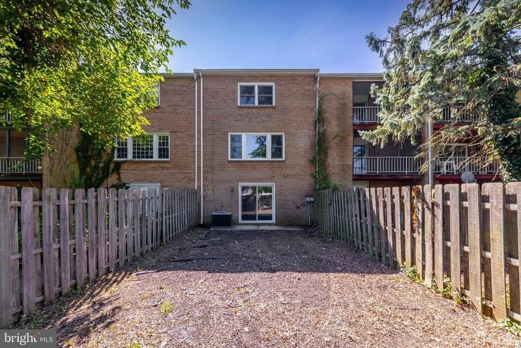 1445 Boxwood Drive – photo 2