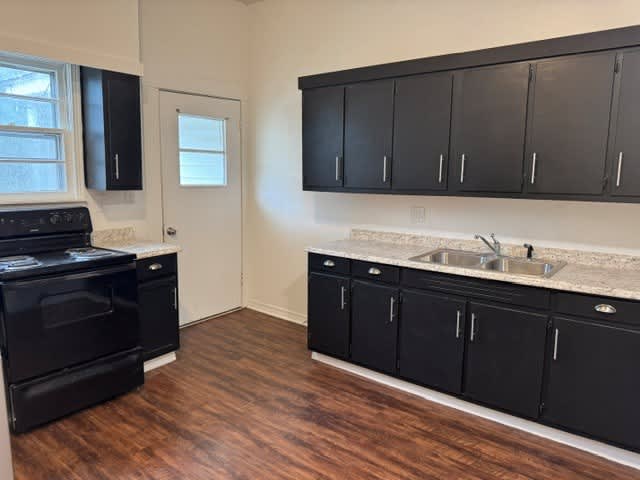 1010 Angel Street – photo 3