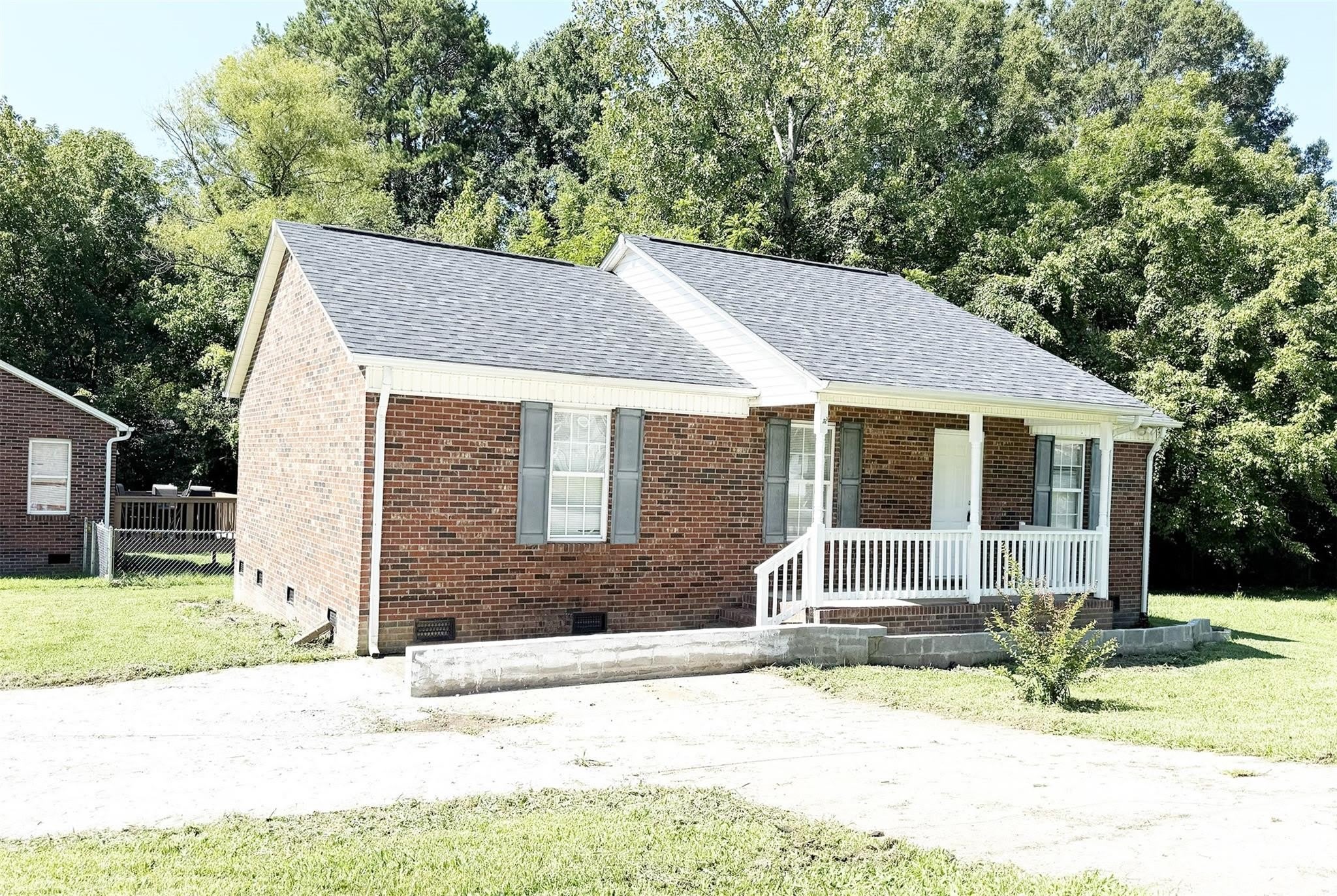 527 E Carpenter Street – photo 2