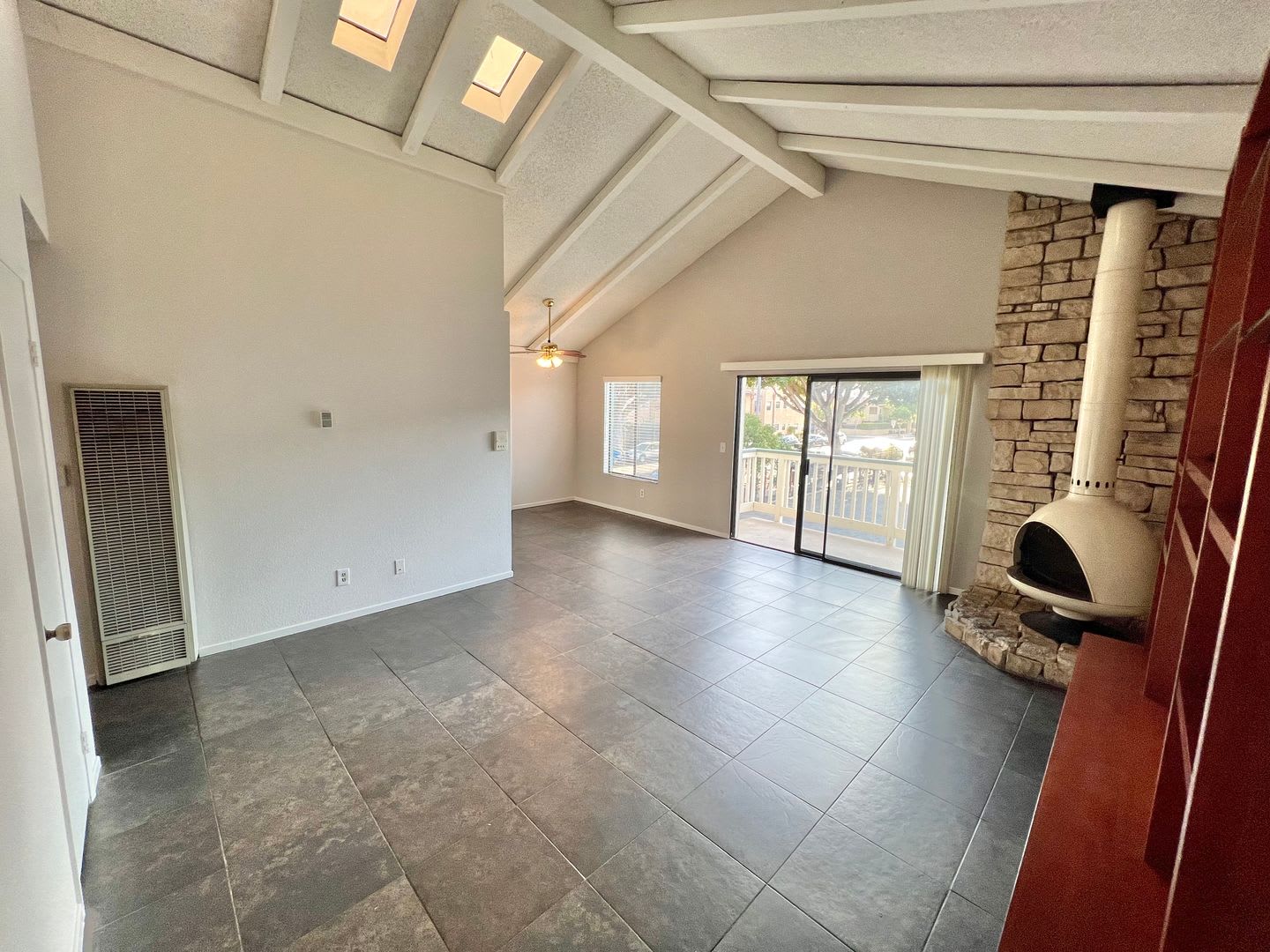 Spacious 2-Bedroom, 2-Bathroom Alamitos Beach Retreat – photo 2
