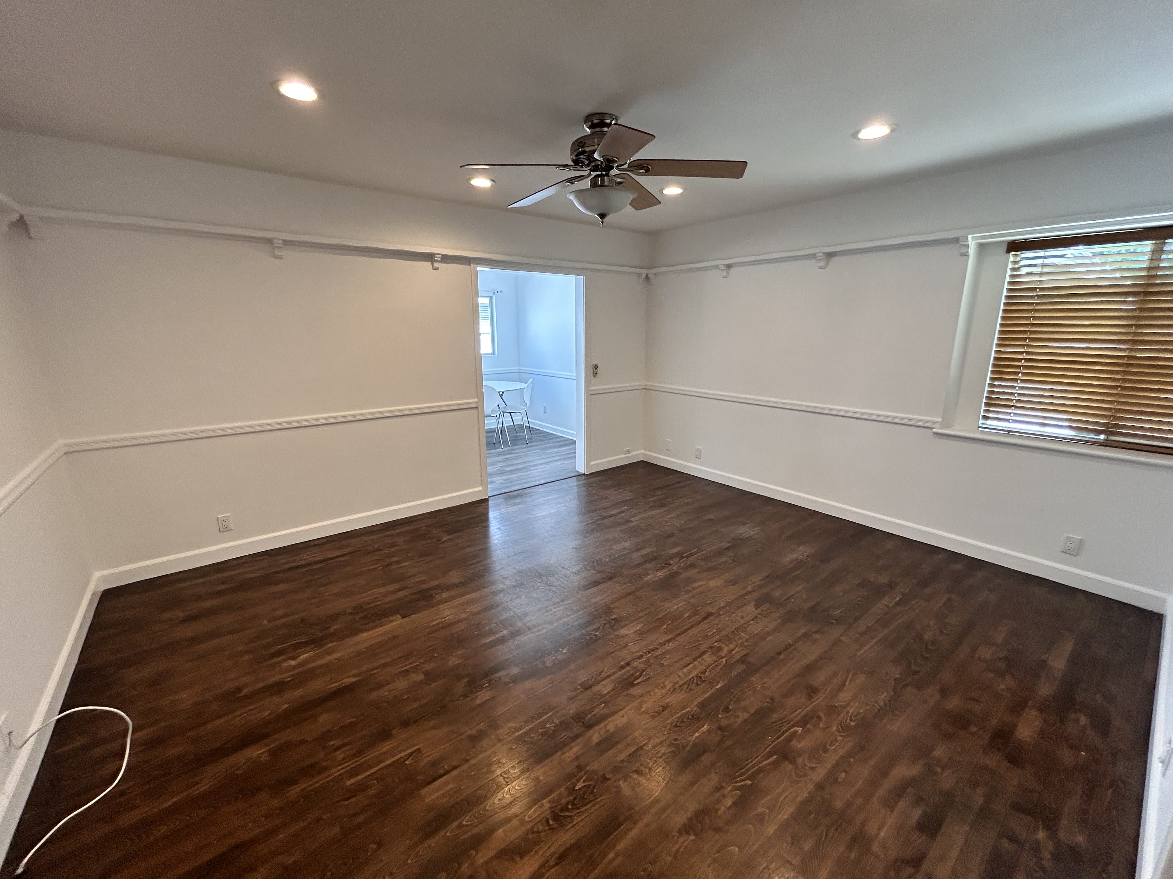 23723 Oxnard St – photo 4