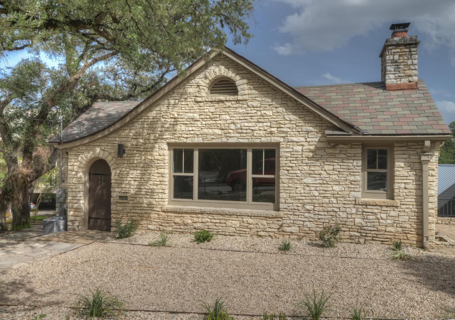 UT PRE-LEASE: 2018 Remodeled 6 bed/4 bath North Campus Home, Luxury Finishes, Walk to UT – photo 2