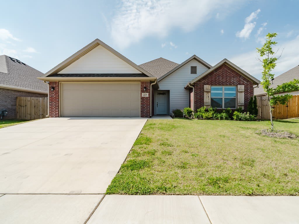 221 Palm Street – photo 1
