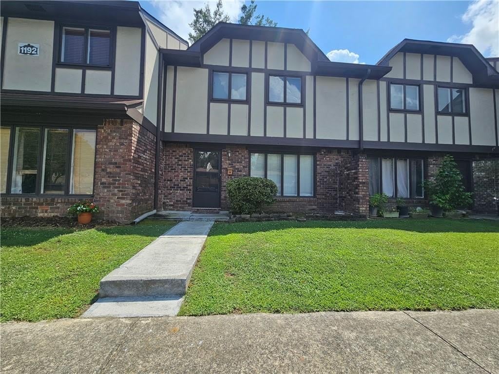 1192 Ashborough Drive SE – photo 1