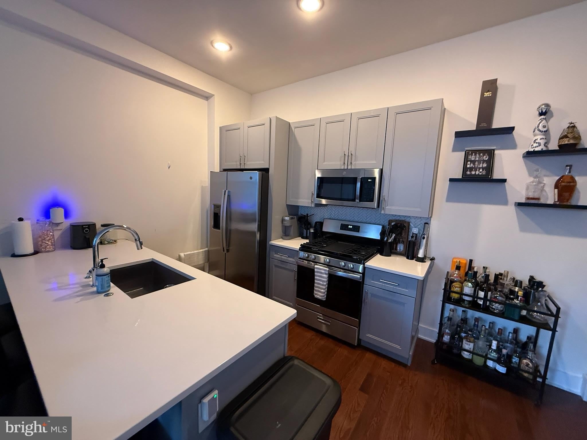 1115 GERMANTOWN Avenue – photo 4
