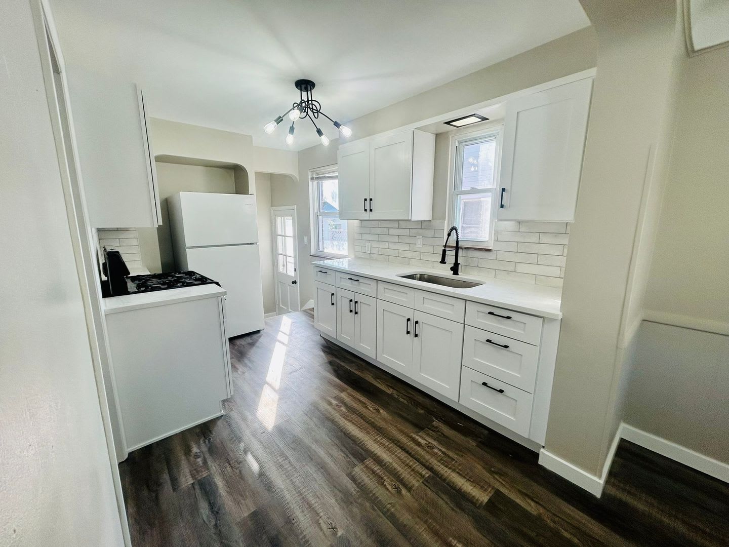 Beautiful 3 Bedroom Home! Now Available! – photo 4