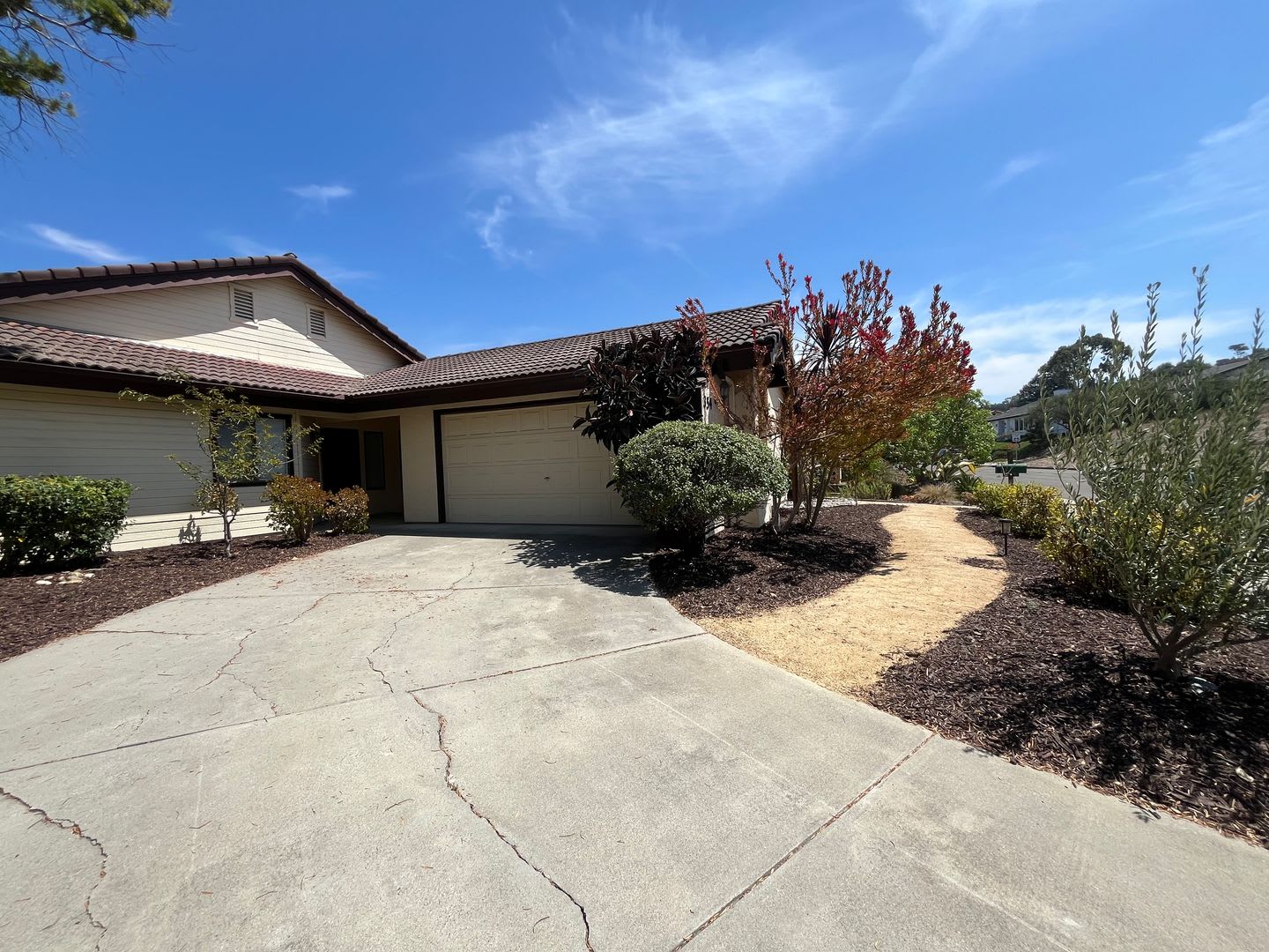 Bright And Clean Home Great Central Location – photo 1