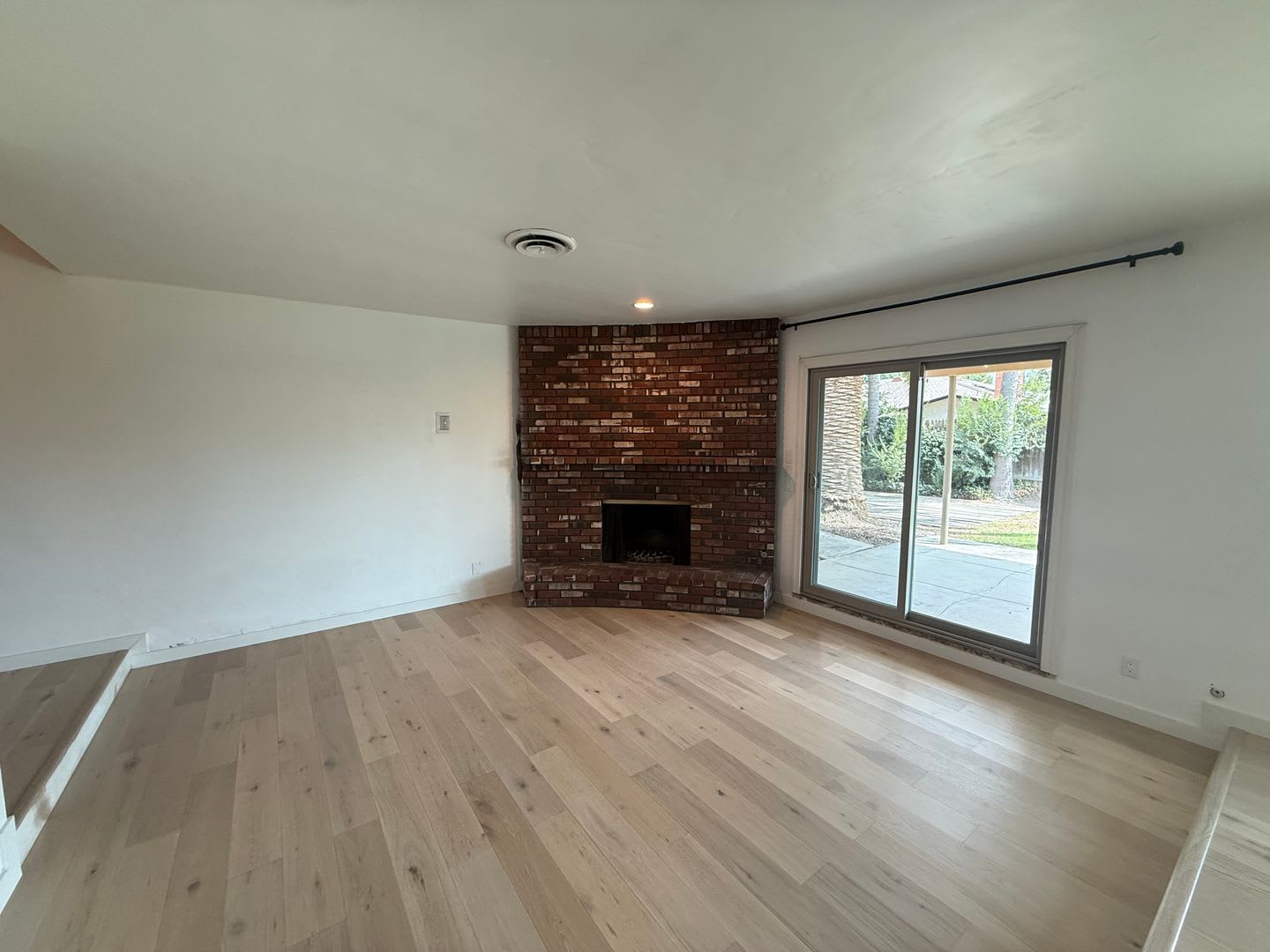 Charming SW Bakersfield Home – photo 4