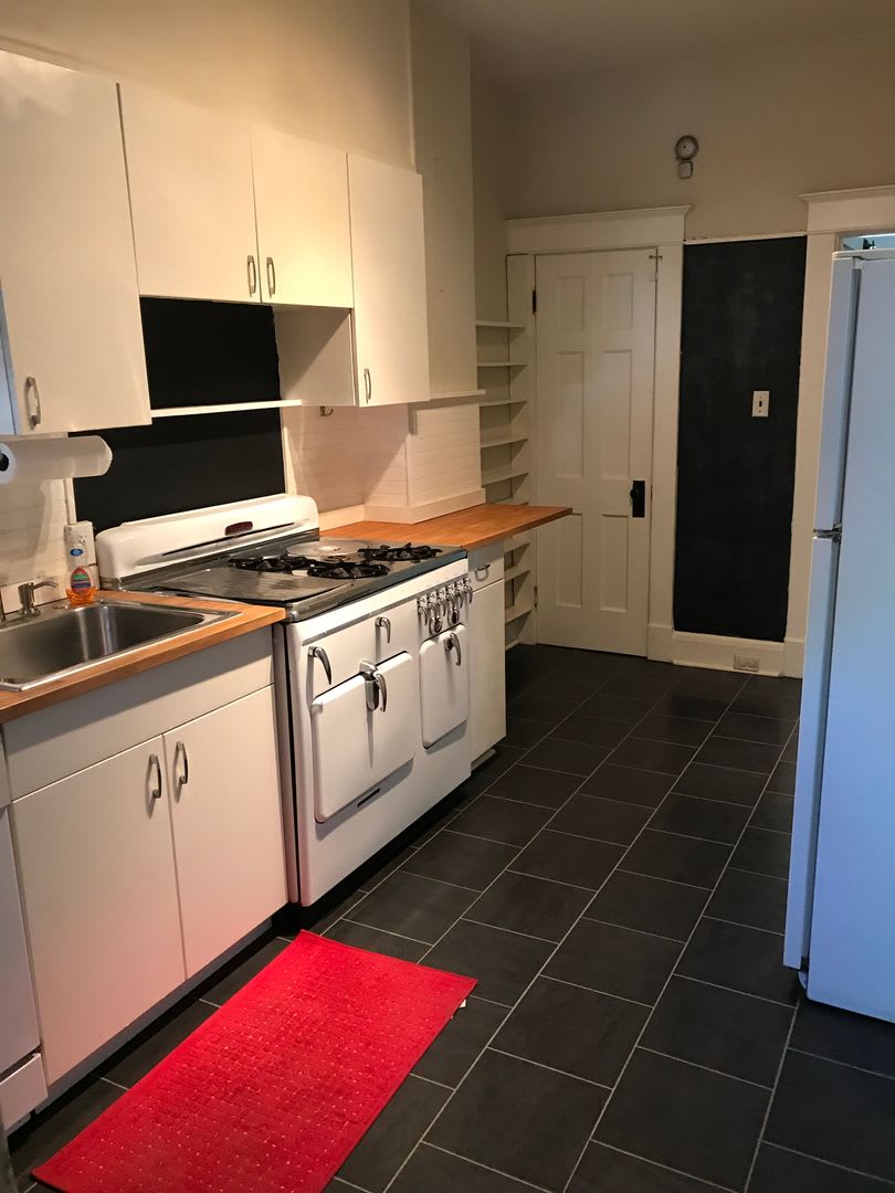 Remington 5BR Rowhome Available 6/1 – photo 2