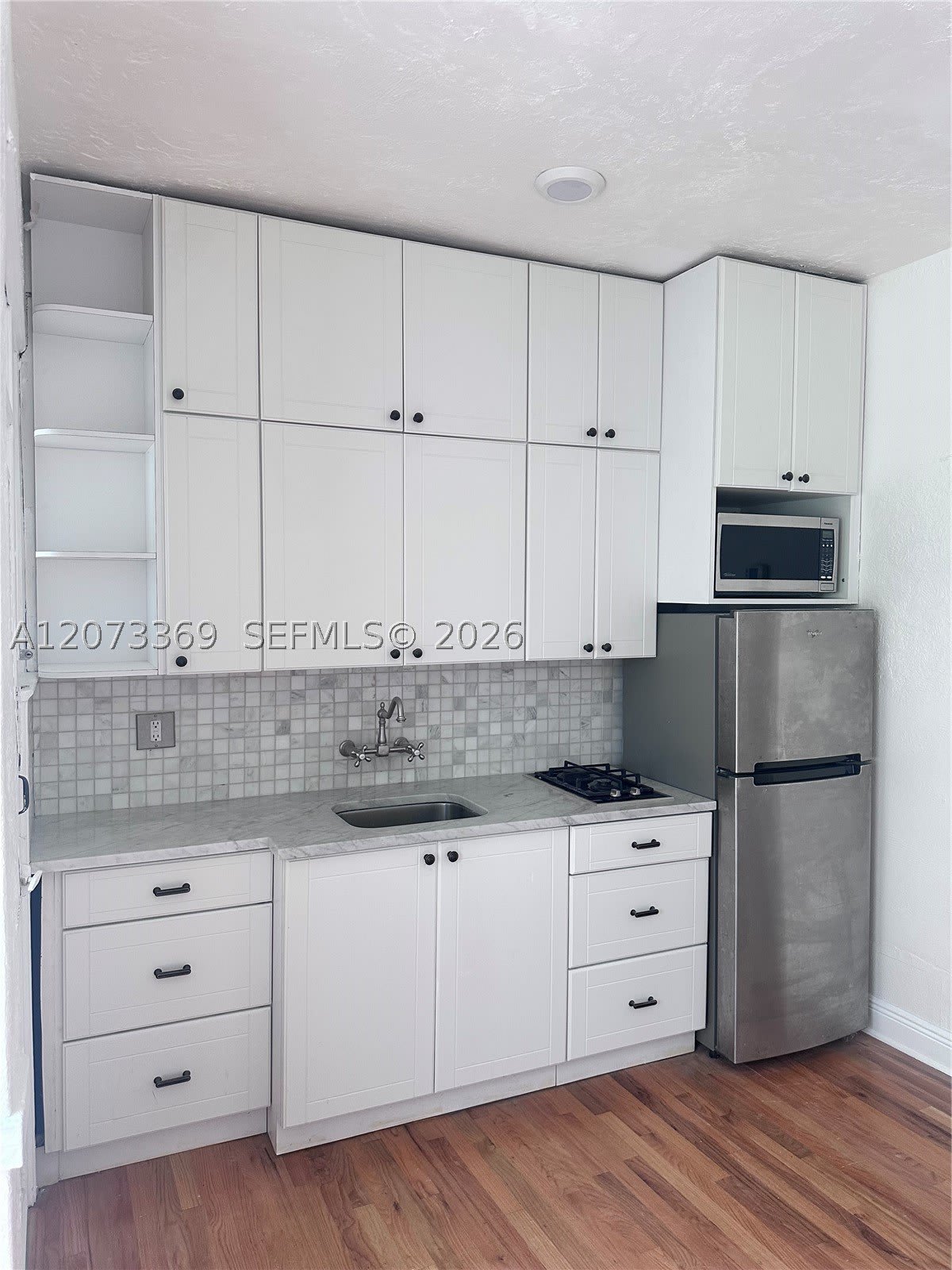 1560 Jefferson Ave – photo 1