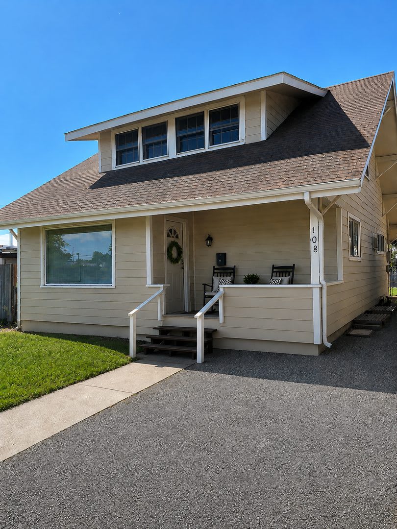 CHARMING & SPACIOUS SELAH HOME – OVER 2,500 SQ. FT. – photo 2