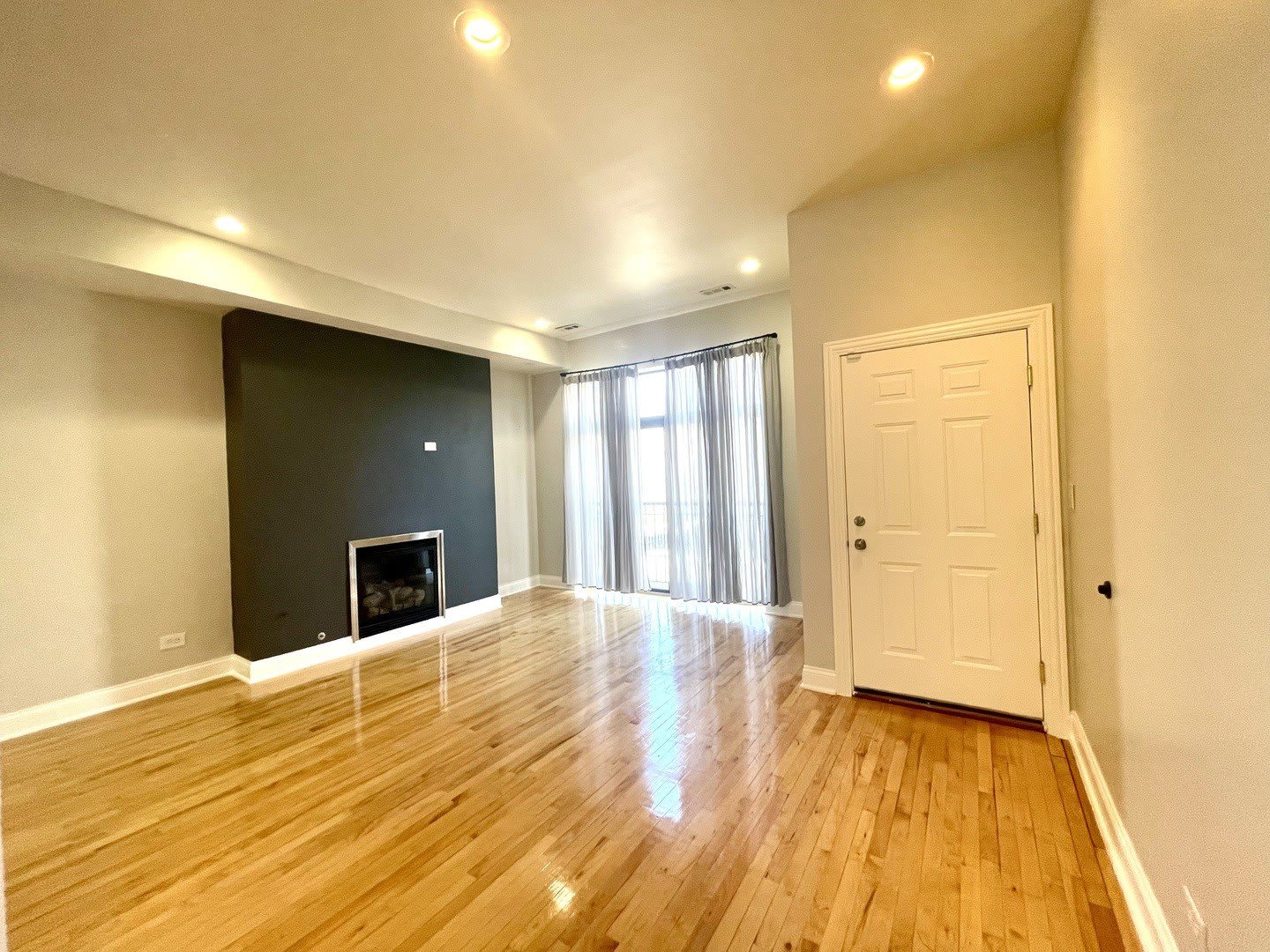469 E Bowen Avenue – photo 4