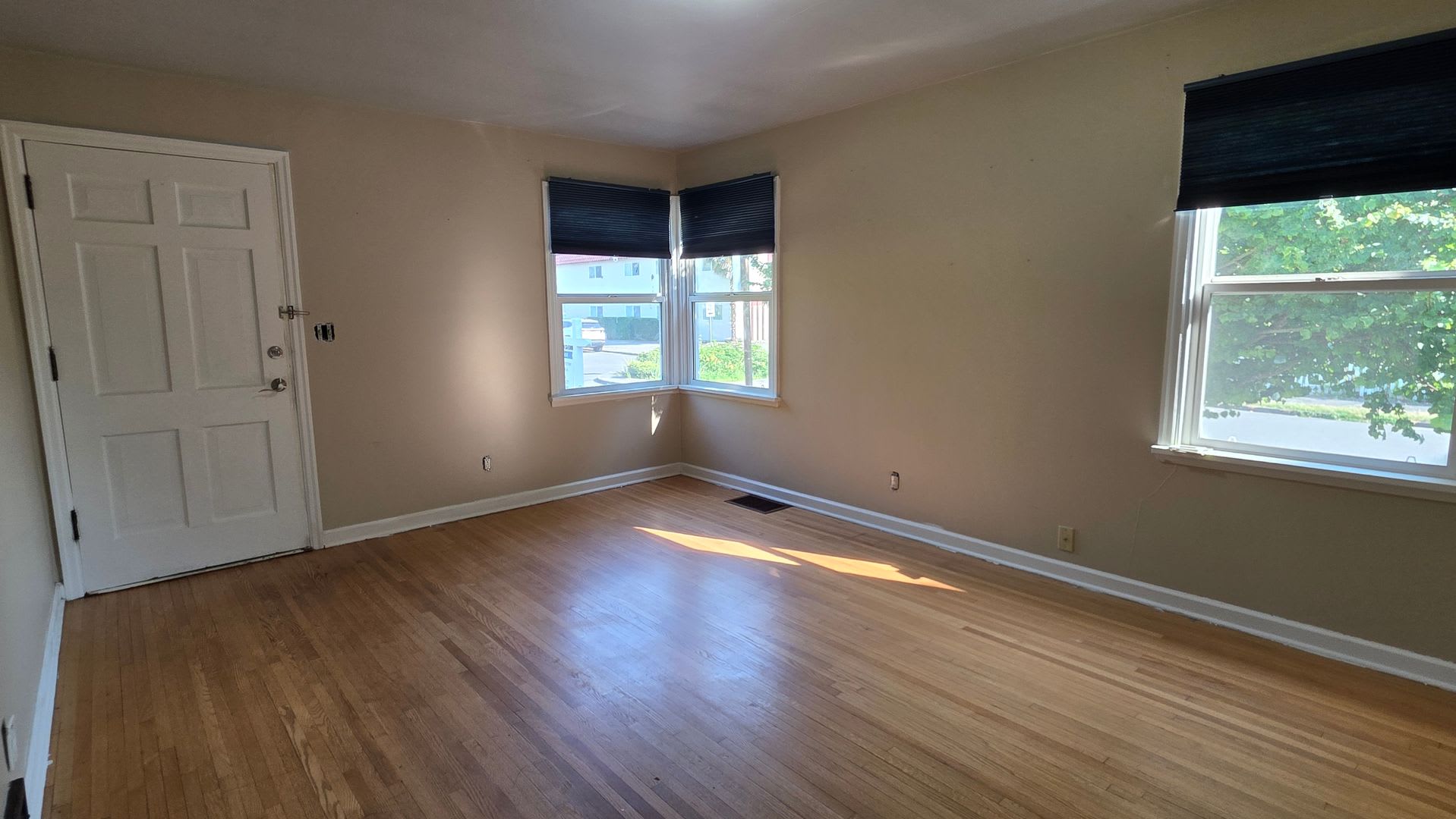 Charming Renton duplex – photo 3