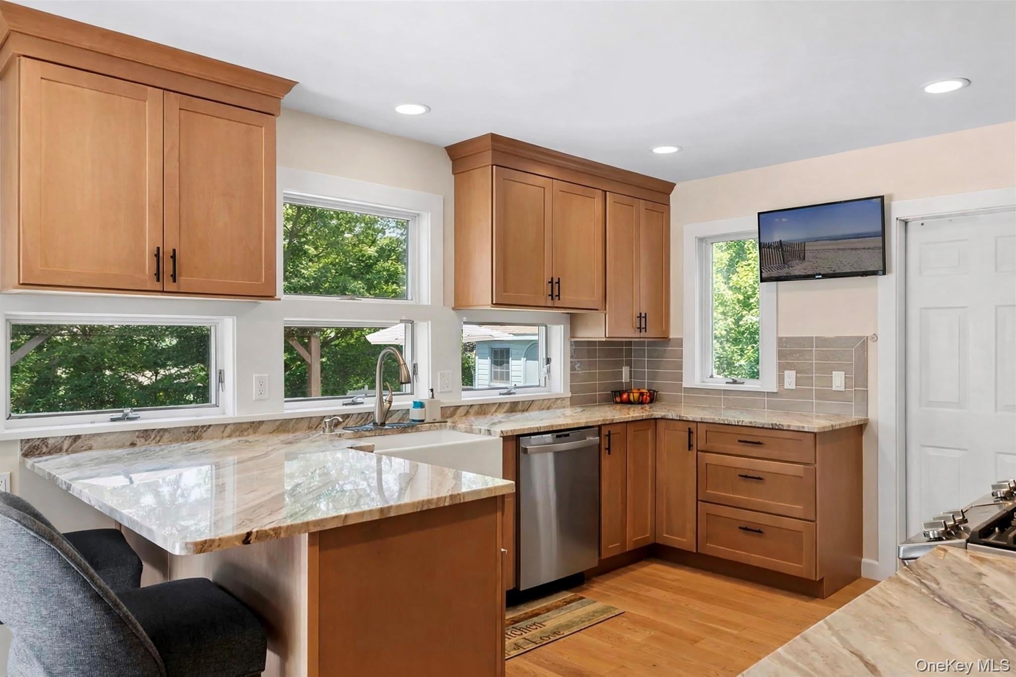 205 Pine Avenue – photo 2