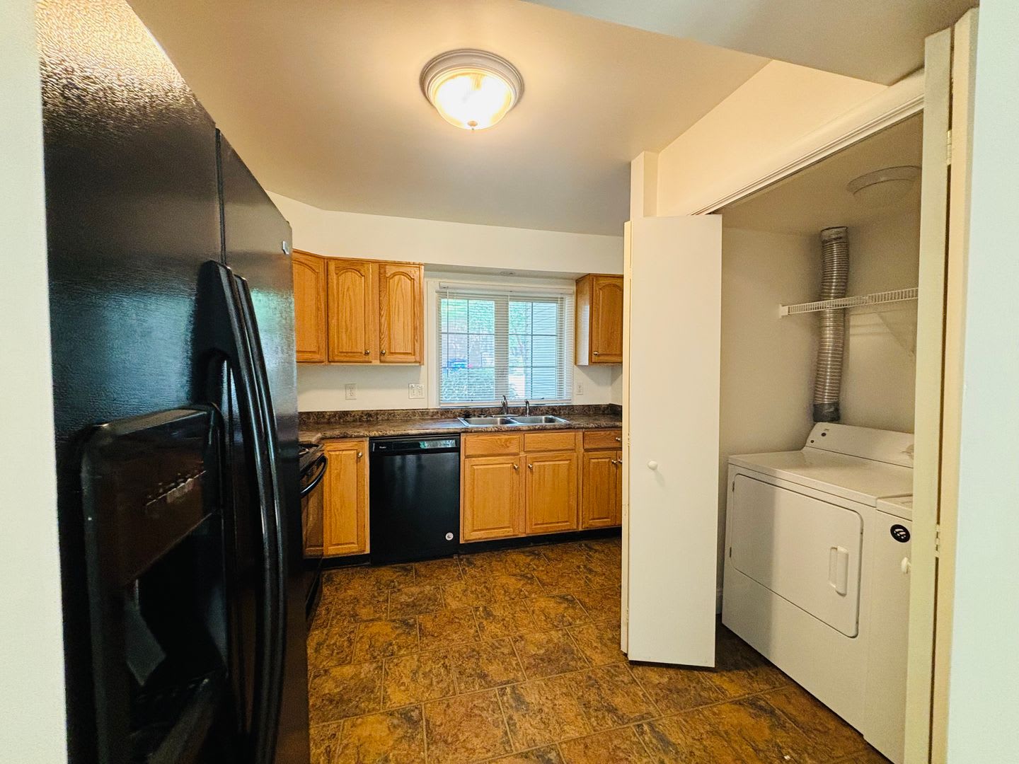 3 Bedroom 2 5 Bath Townhouse – photo 5