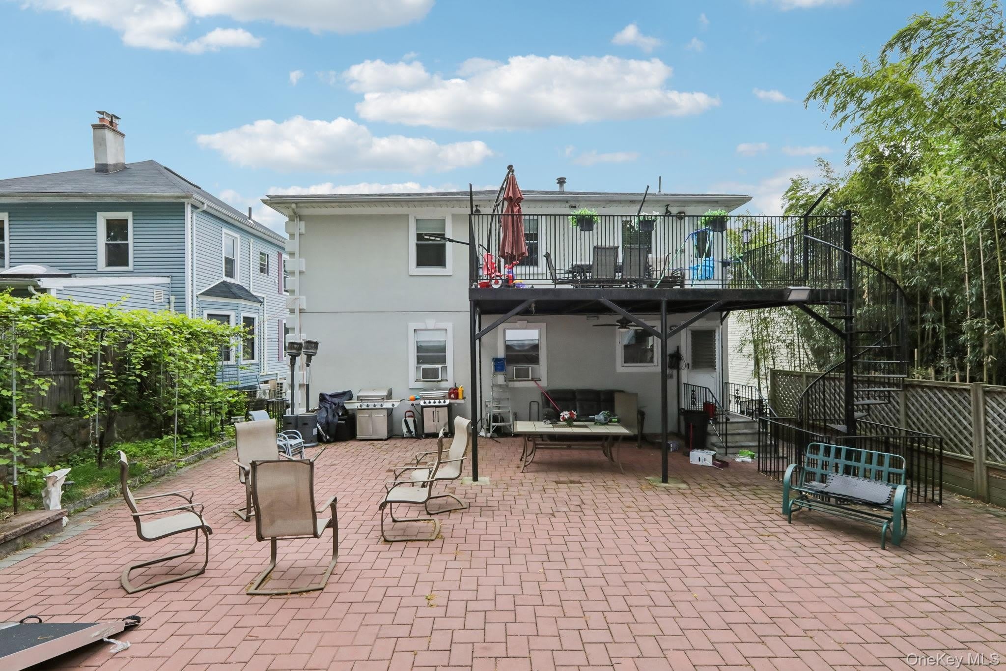 583 Bellevue Avenue N – photo 2