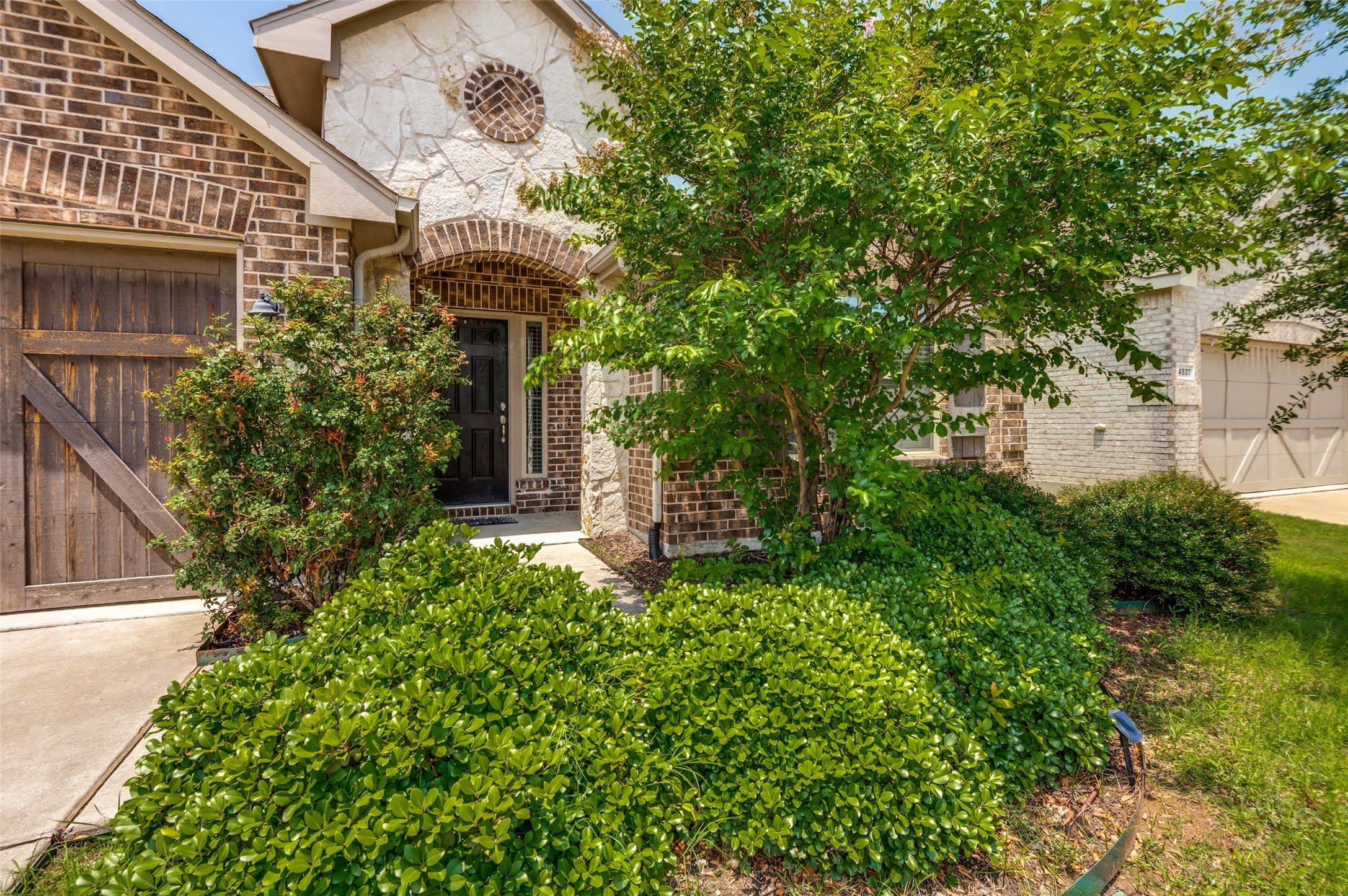 4541 Conrad Avenue – photo 2