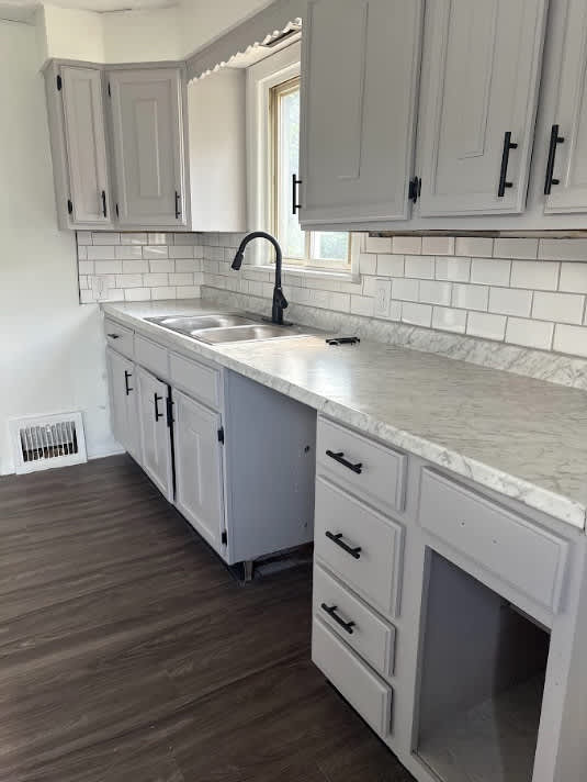 975 Corwin Avenue – photo 5