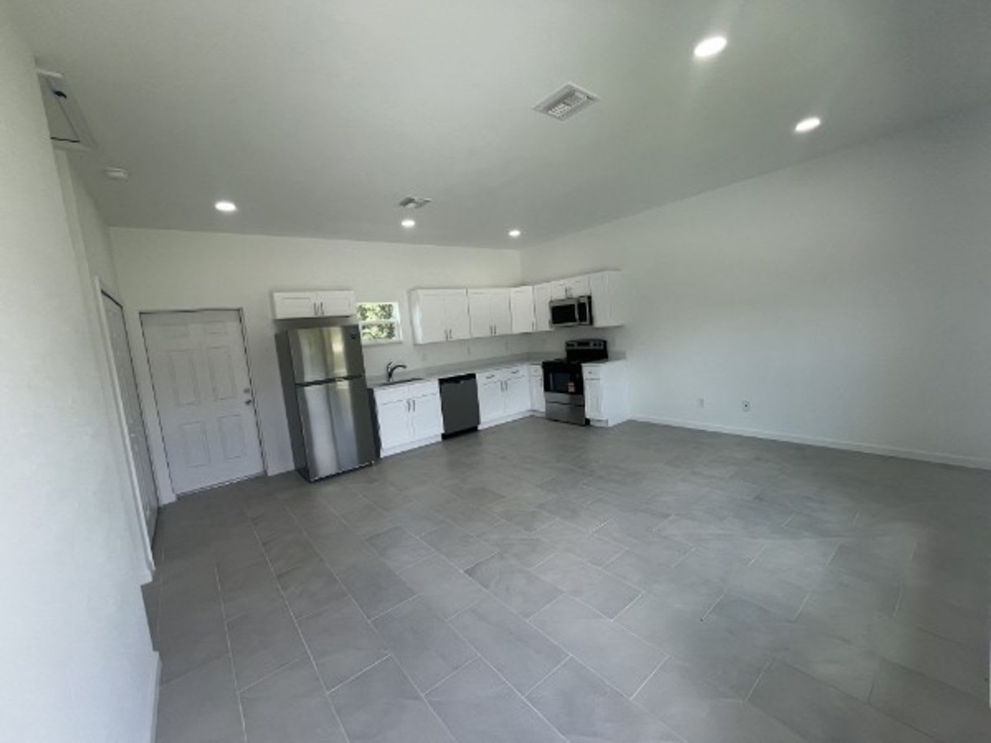ONE OF A KIND! BRAND NEW 1 Bedroom-1 Bath – photo 4