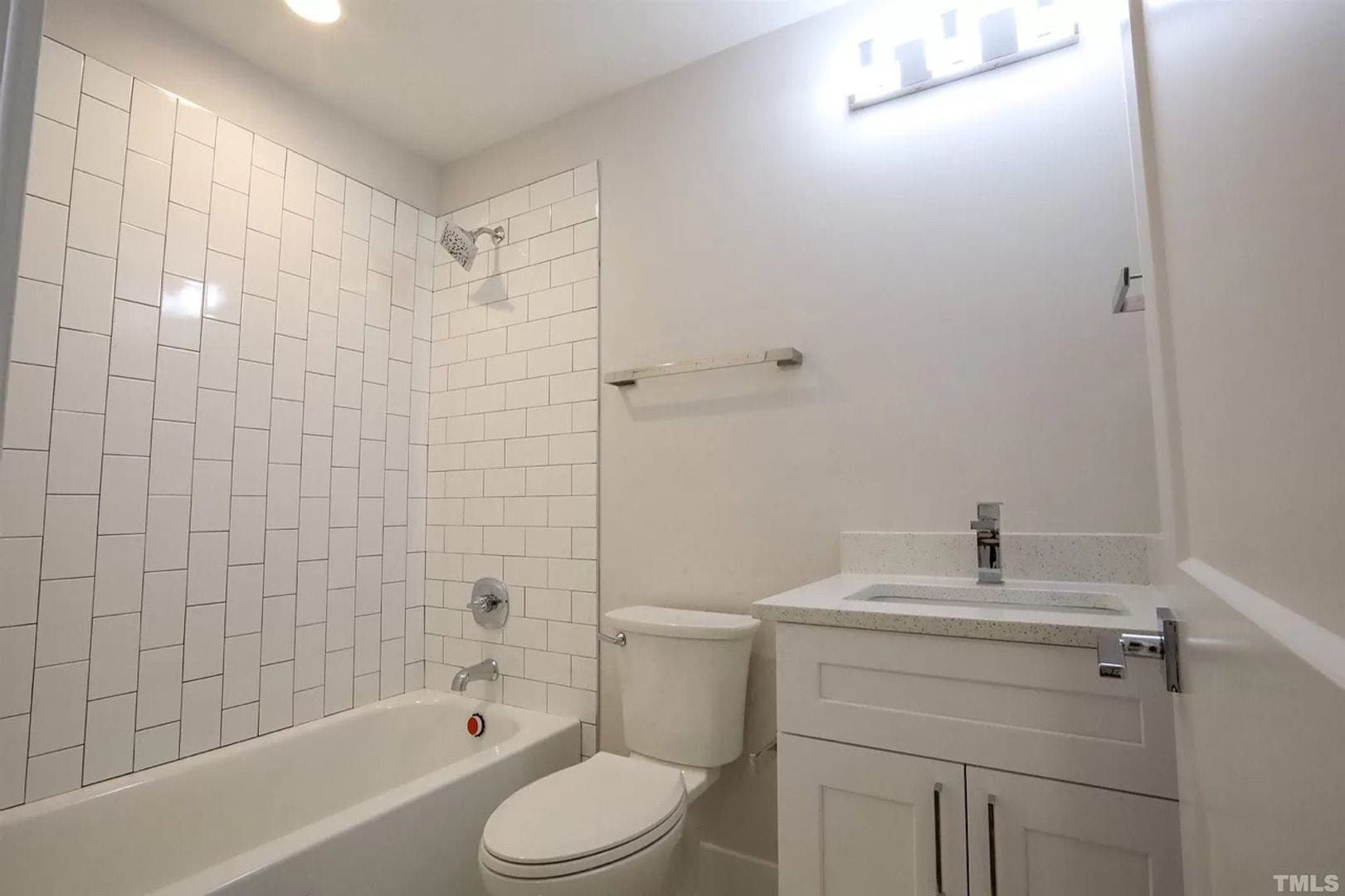 Room In 4 Bedroom Home At Edgerton Dr – photo 4