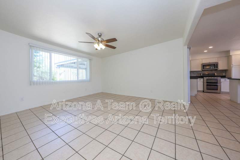 9530 East 42nd Street – photo 3