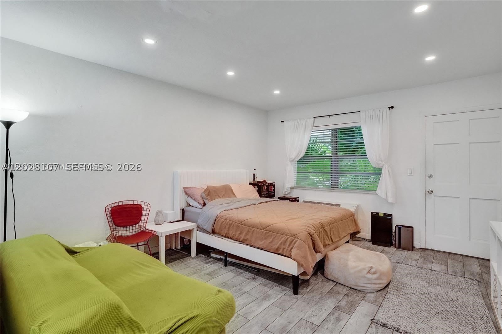 911 Meridian Ave – photo 2