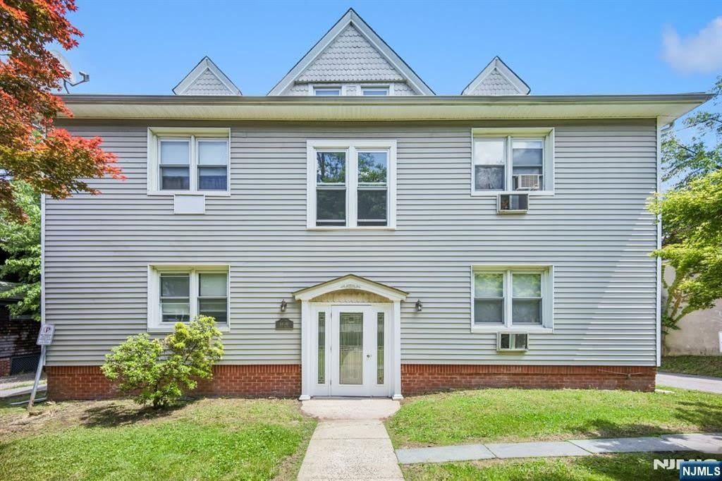 44 Gates Avenue – photo 2