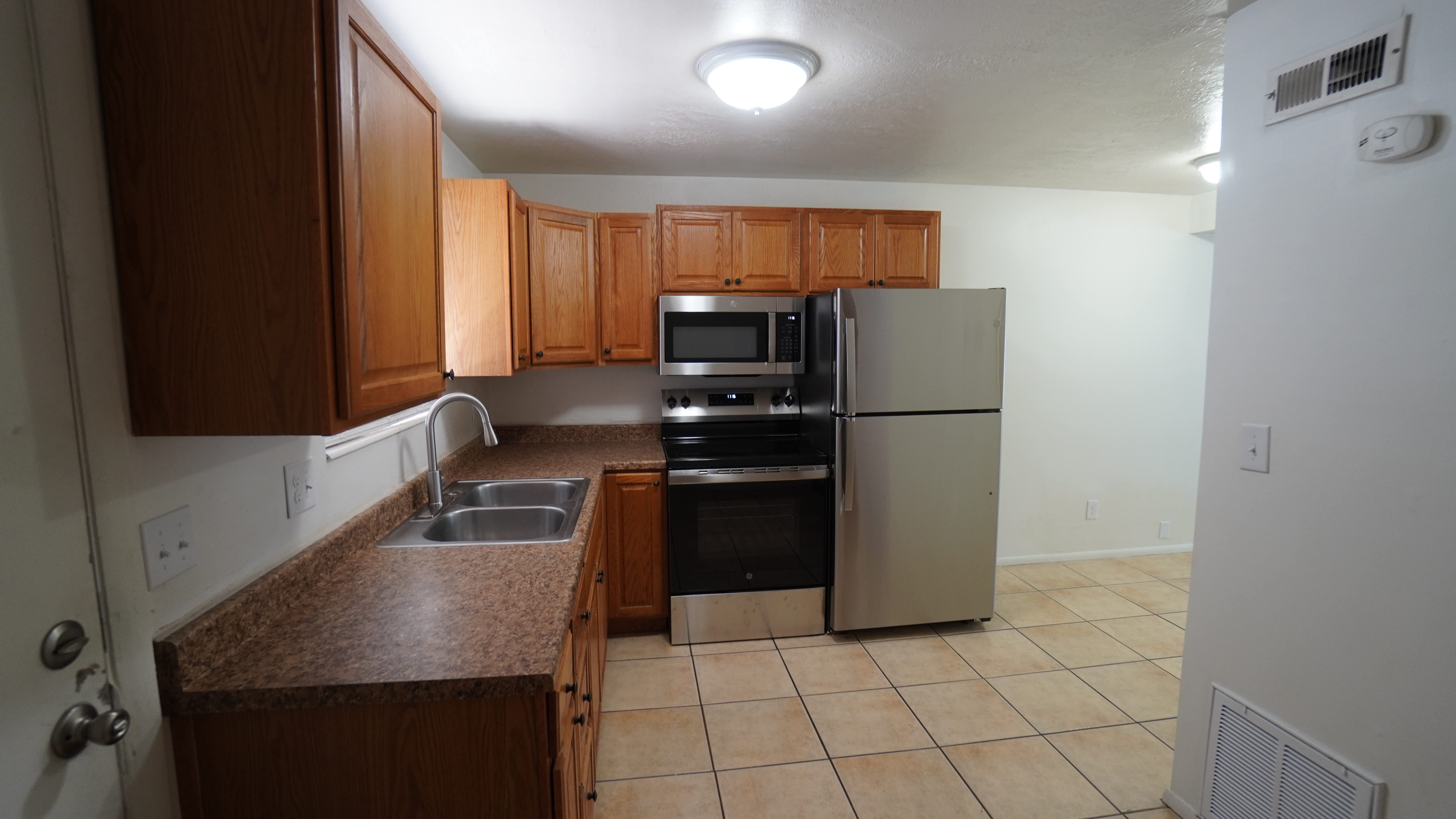 1273 E Gordon Ave – photo 3