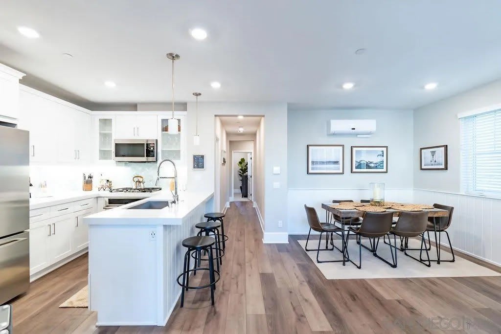 824 Jersey Ct – photo 2